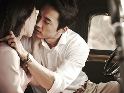 Trót đưa vợ đi họp lớp cùng, câu nói của chồng trong cơn say khiến ai nấy tái mặt-2