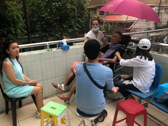 Xót xa trước thông tin nghệ sĩ Lê Bình không còn ăn uống được gì, con gái thay mặt gia đình từ chối nhận tiền hỗ trợ-3