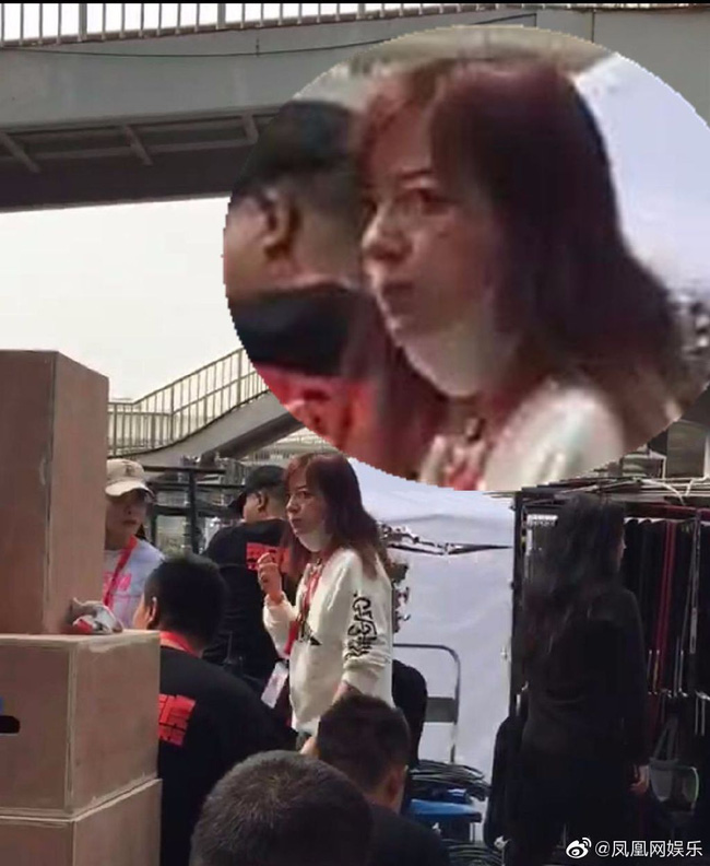 1 góc ảnh 2 số phận: Triệu Vy lộ ảnh đời thường da lão hóa nhăn nheo, một trời một vực so với ảnh trên mạng-2