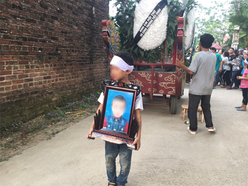 Vụ bé trai 8 tuổi bị sát hại: ‘Chúng tôi xót xa khi thấy thi thể cháu trong bao tải-4