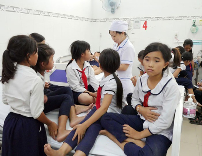 Hàng chục học sinh Ninh Thuận nhập viện nghi do ngộ độc sữa-1