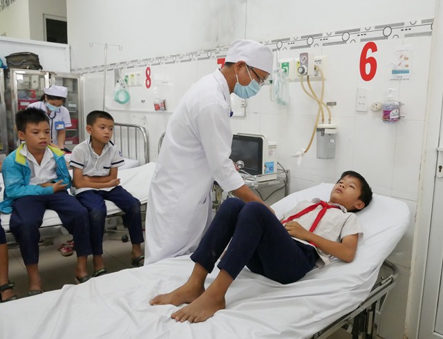 Hàng chục học sinh Ninh Thuận nhập viện nghi do ngộ độc sữa-2