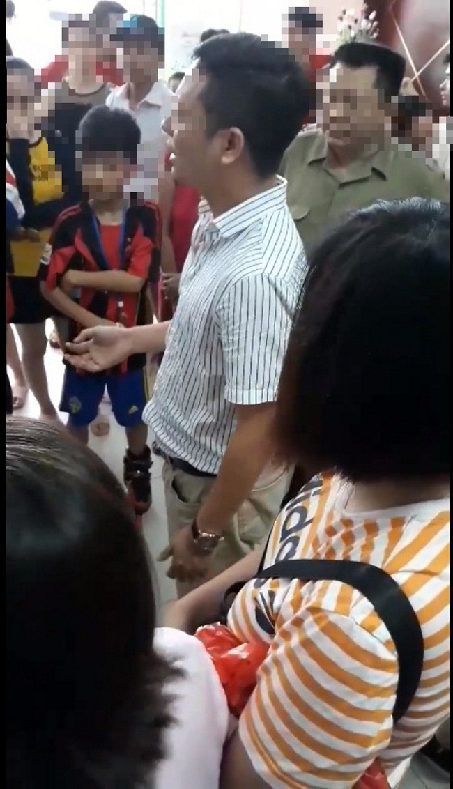 Công an xác minh thông tin người đàn ông bị tố sờ đùi cô gái tại chung cư Linh Đàm-1