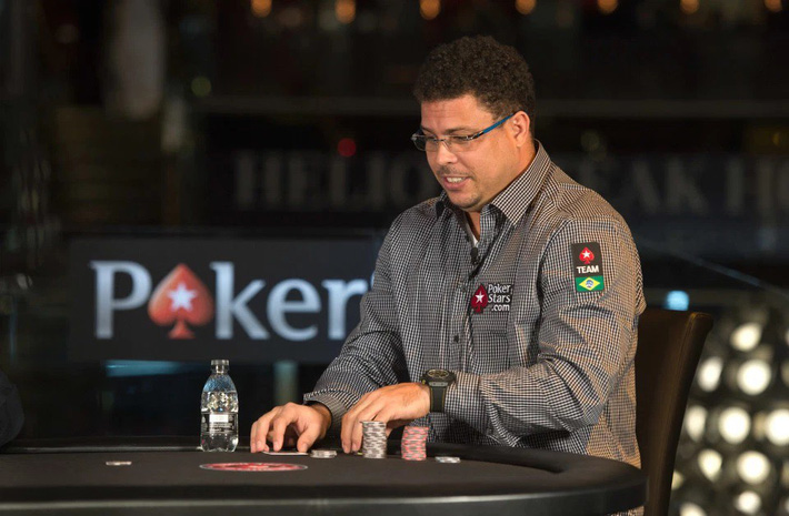 Ronaldo béo: Cuộc sống bên lề sân cỏ thừa mứa tất cả, trừ... sự nhàm chán!-2