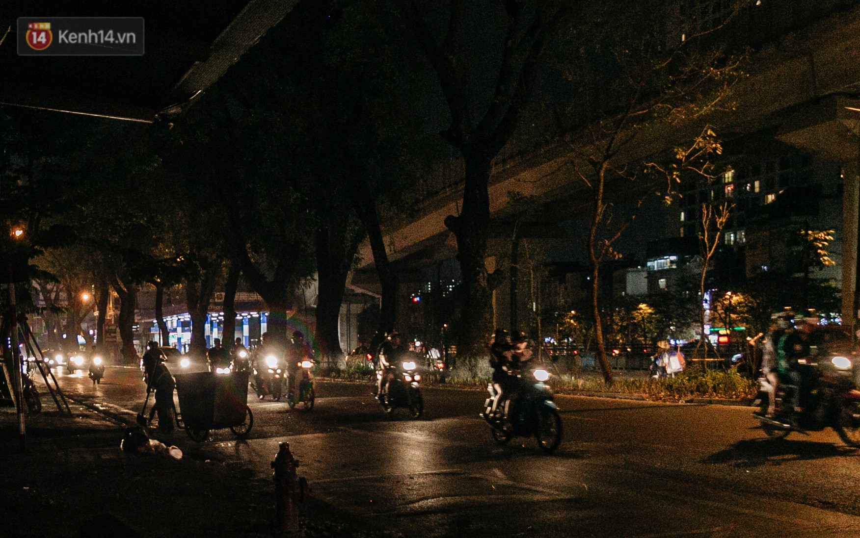 Sự ra đi của nữ công nhân môi trường và nỗi ám ảnh người ở lại: Những phận đời phu rác bám đường phố Hà Nội mưu sinh-4