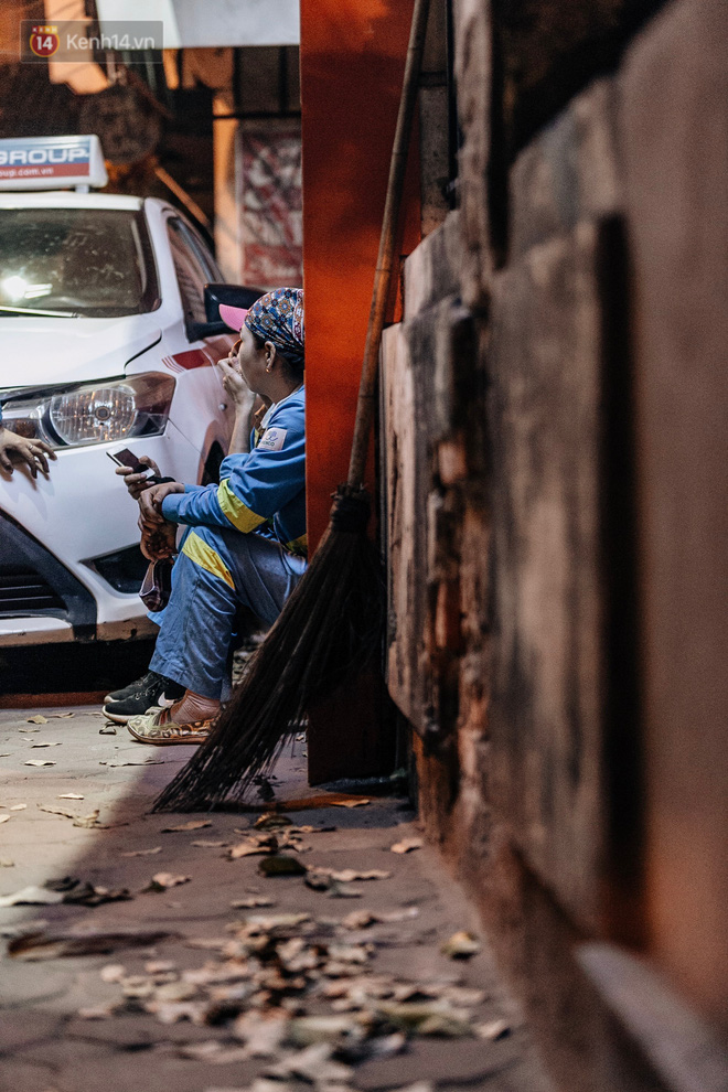 Sự ra đi của nữ công nhân môi trường và nỗi ám ảnh người ở lại: Những phận đời phu rác bám đường phố Hà Nội mưu sinh-6