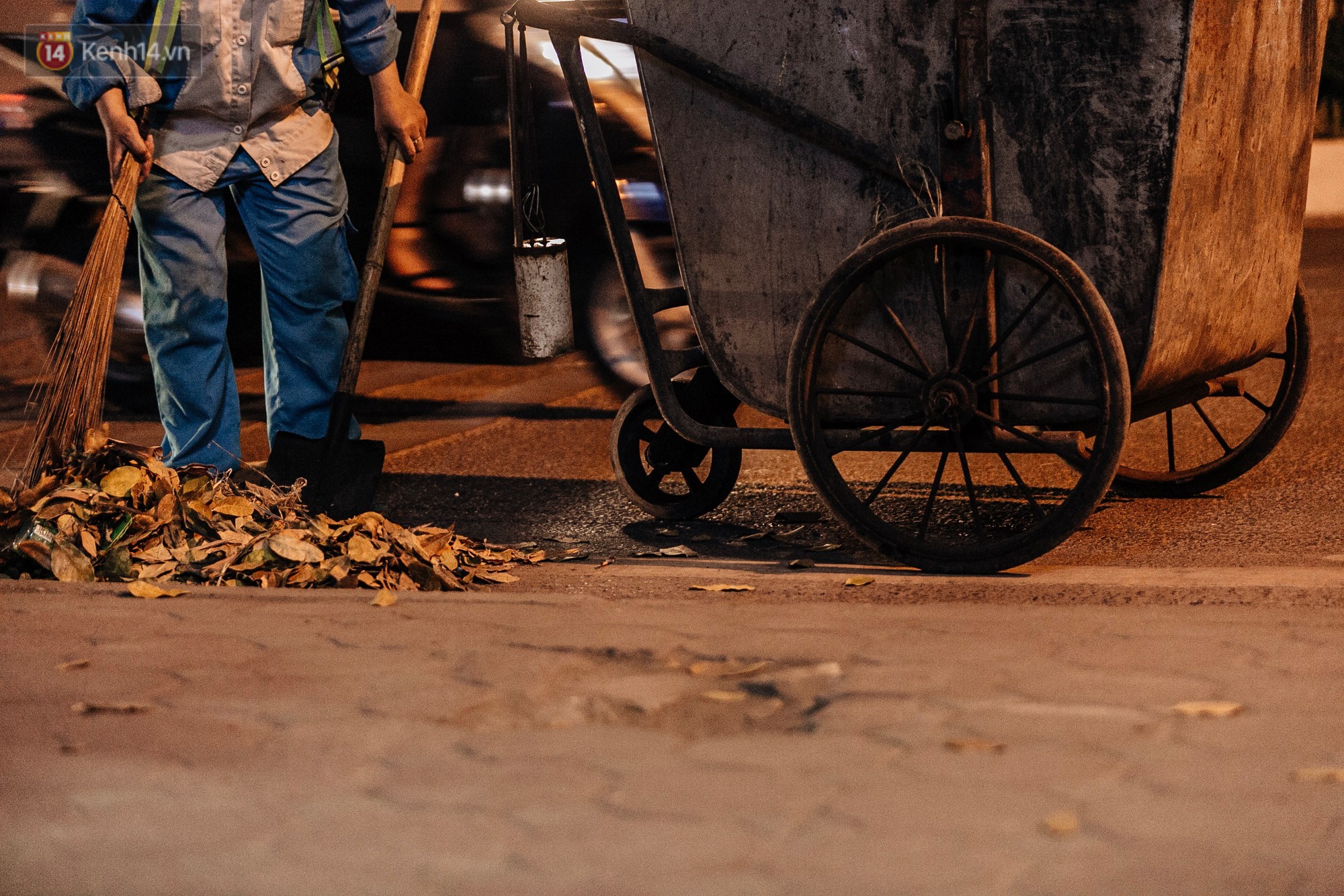 Sự ra đi của nữ công nhân môi trường và nỗi ám ảnh người ở lại: Những phận đời phu rác bám đường phố Hà Nội mưu sinh-8