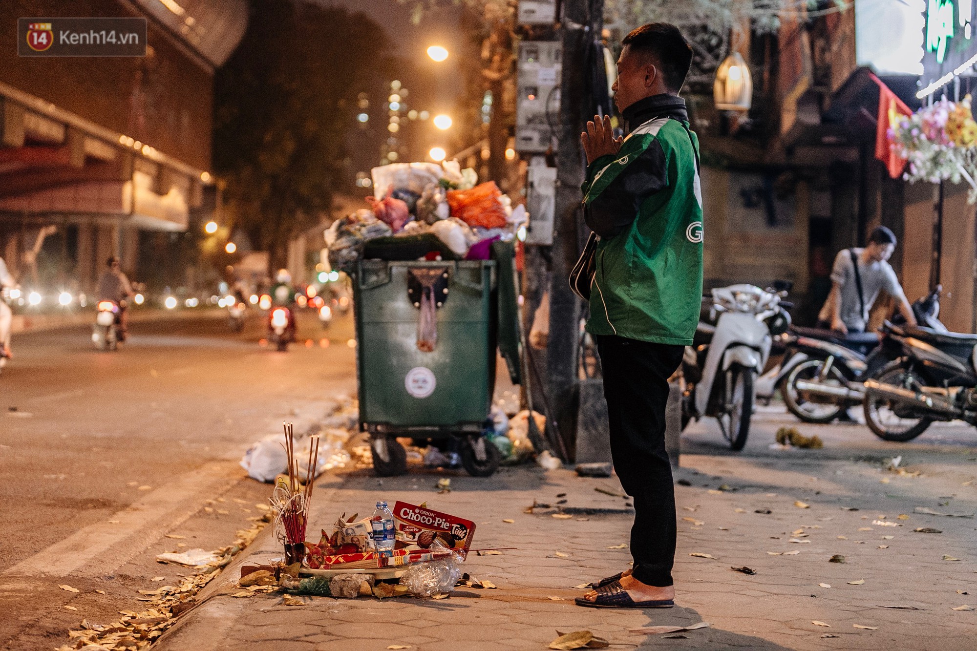 Sự ra đi của nữ công nhân môi trường và nỗi ám ảnh người ở lại: Những phận đời phu rác bám đường phố Hà Nội mưu sinh-9