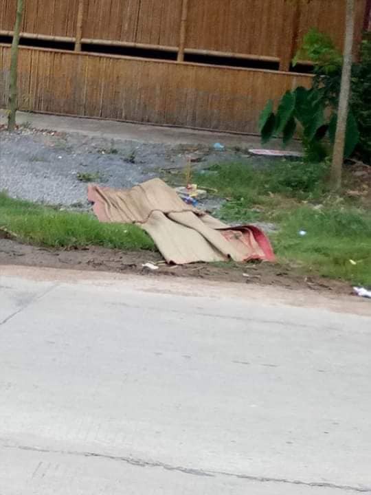 Kinh hoàng ô tô 16 chỗ bị xe tải tông từ phía sau, 1 người chết và 2 người bị thương-1