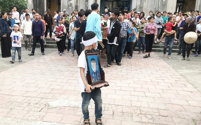 Giết bé trai 8 tuổi giấu xác trong bao: Nghi phạm còn mời bố cháu bé ăn ngô khi đang đi tìm con-1