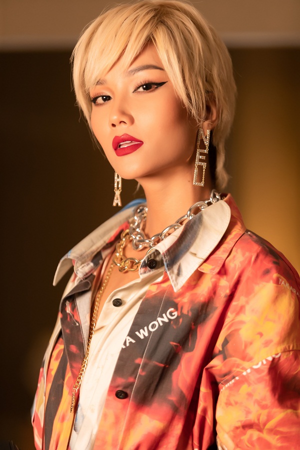 Lần đầu thử sức với mái tóc vàng, Hoa Hậu HHen Niê khiến fan hâm mộ nhìn mãi mới nhận ra-2