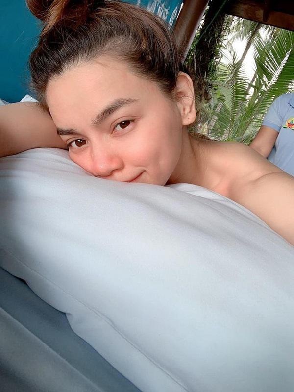 Nắng Sài Gòn đáng sợ quá, đến Hà Hồ cũng bị nổi mụn, lại ngay chỗ ngoa ngoắt hết sức-2