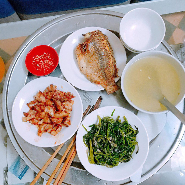 Cô sinh viên 22 tuổi nấu cơm đảm đang thế này, bảo sao MXH rần rần ngưỡng mộ-10