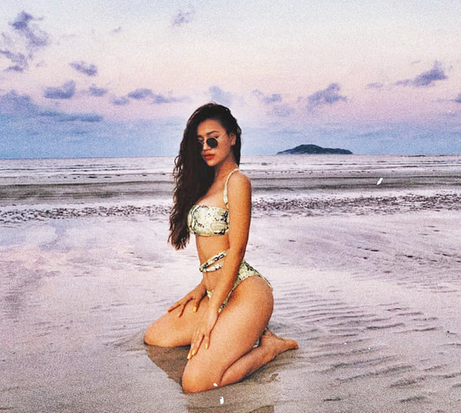 Vợ Khắc Việt, nữ DJ Điện Biên... mặc áo tắm nóng bỏng chào hè-9