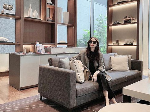 Sự thật sau bức ảnh tự sướng sang chảnh của Hoa hậu Đặng Thu Thảo