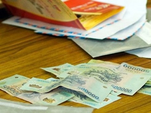 Than thở tiền mừng cưới có 150k trong khi khách 