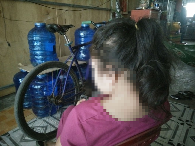 Bé gái 11 tuổi trong 2 năm nghi bị 2 ông già xâm hại, bố mẹ nghèo bất lực không thể đòi công bằng cho con-1