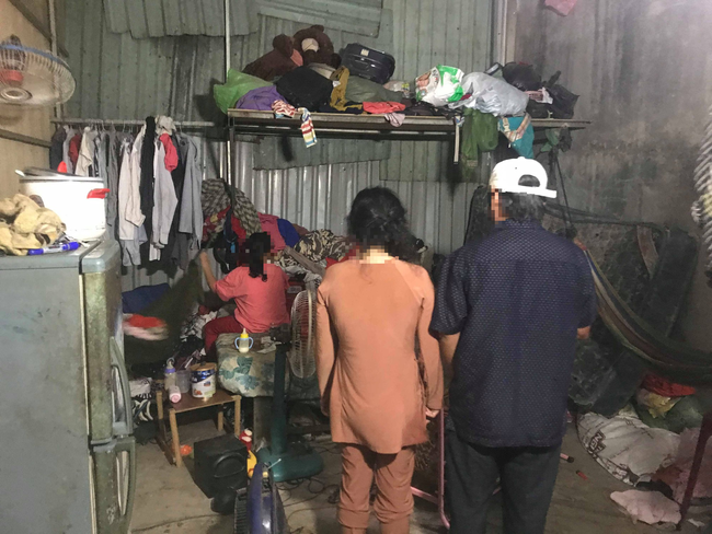 Bé gái 11 tuổi trong 2 năm nghi bị 2 ông già xâm hại, bố mẹ nghèo bất lực không thể đòi công bằng cho con-6