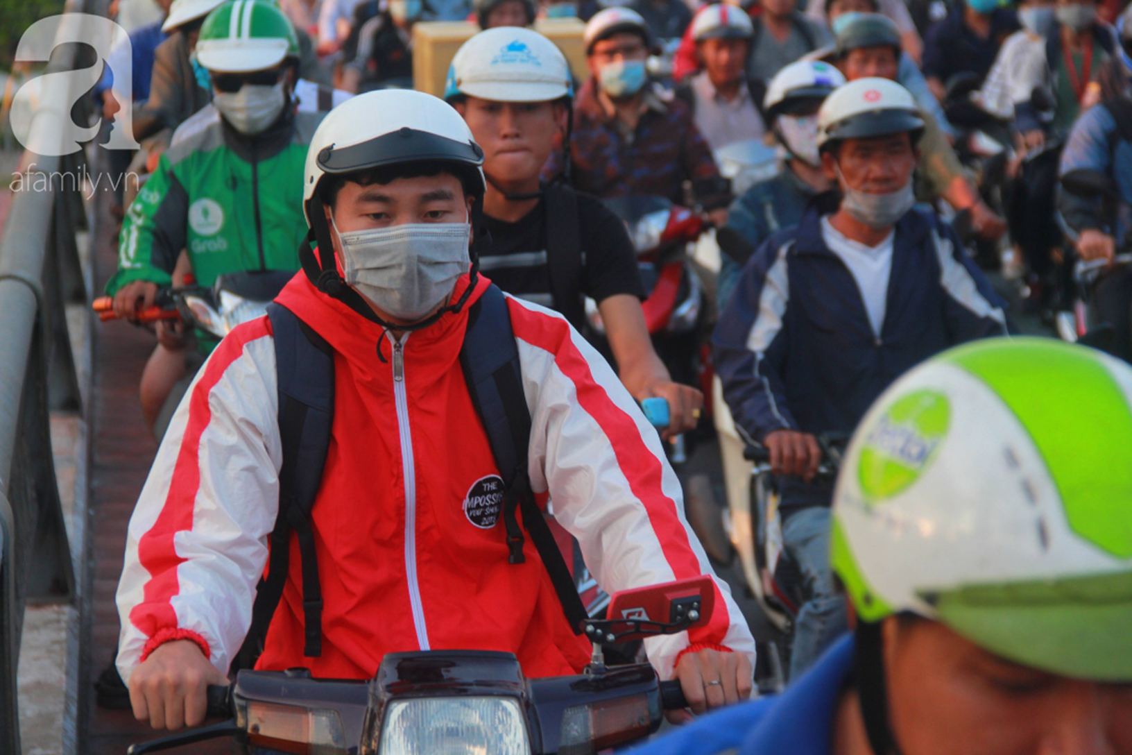 TP.HCM: Nghỉ lễ 30/4 - 1/5 tận 5 ngày, người dân ùn ùn về quê khiến các tuyến đường kẹt cứng không lối thoát-10