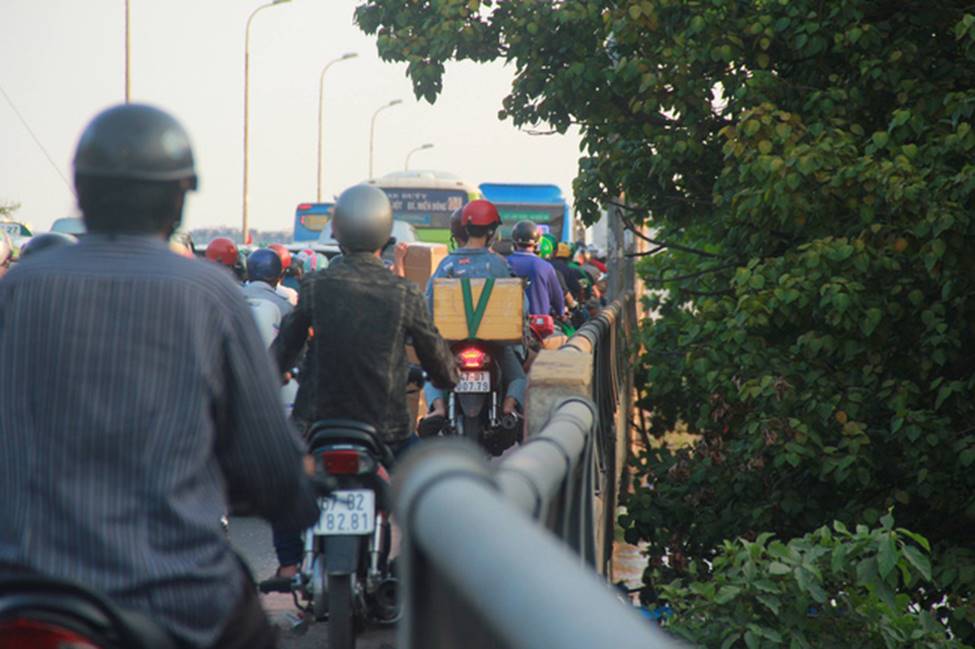 TP.HCM: Nghỉ lễ 30/4 - 1/5 tận 5 ngày, người dân ùn ùn về quê khiến các tuyến đường kẹt cứng không lối thoát-24