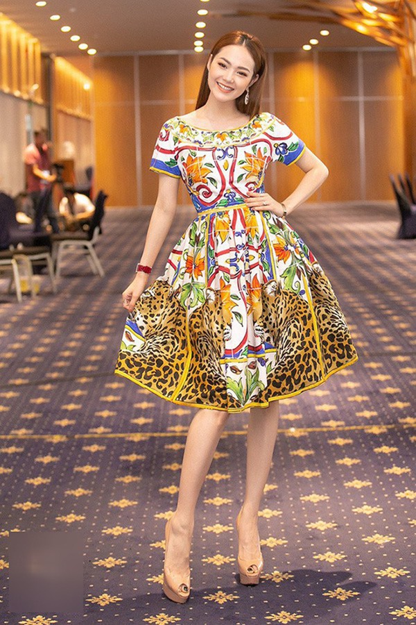 Hội mỹ nhân Vbiz đình đám nhan sắc ngày càng thăng hạng, sở hữu khối tài sản khổng lồ nhưng vẫn đơn chăn gối chiếc-15