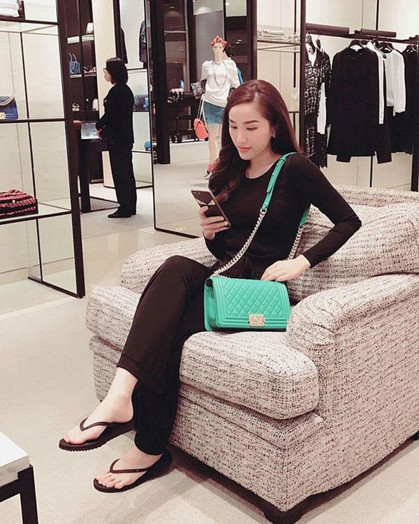 Hội mỹ nhân Vbiz đình đám nhan sắc ngày càng thăng hạng, sở hữu khối tài sản khổng lồ nhưng vẫn đơn chăn gối chiếc-32