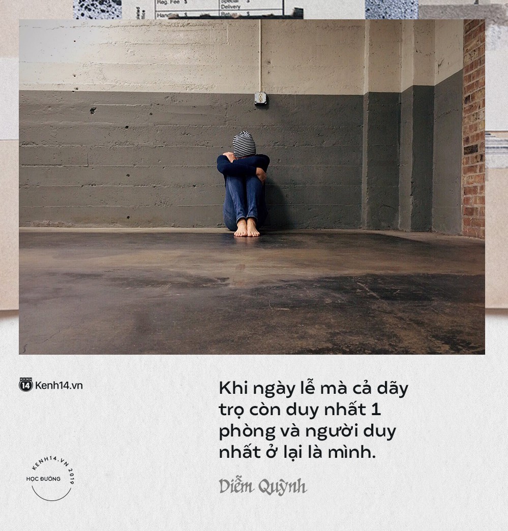 Xót xa hình ảnh 2 sinh viên ngồi vạ vật ở bến xe hàng tiếng đồng hồ không mua được vé về nghỉ lễ-2