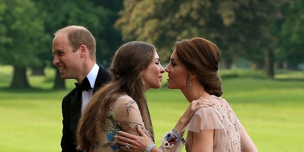 Cựu người mẫu từng dính tin đồn ngoại tình với hoàng tử William khi Kate Middleton đang mang thai lần 3 là ai?-1
