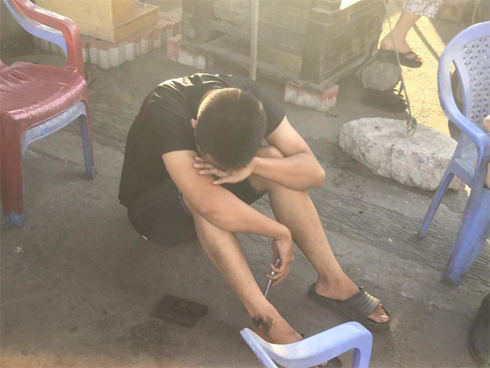 Vợ đột ngột qua đời, 4 bố con lần lượt hóa điên và câu nói chua xót của hàng xóm-5