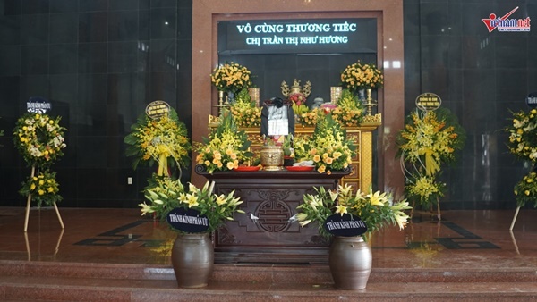 Xuân Bắc viếng người mẫu 37 tuổi mất vì ung thư dạ dày-2