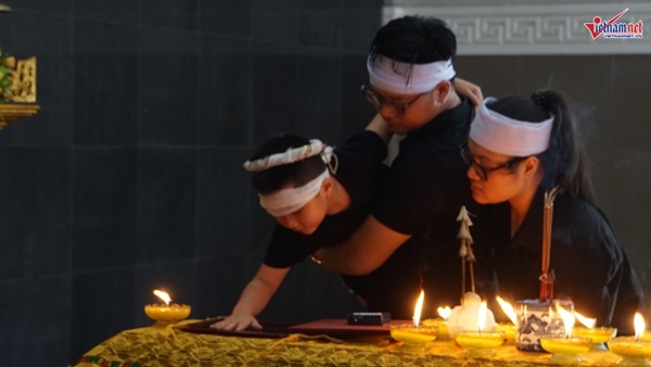 Xuân Bắc viếng người mẫu 37 tuổi mất vì ung thư dạ dày-16