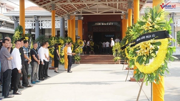 Xuân Bắc viếng người mẫu 37 tuổi mất vì ung thư dạ dày-19