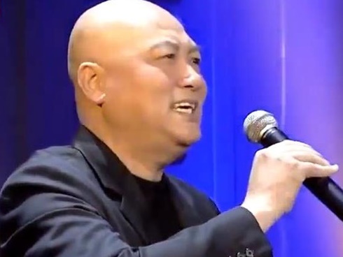 Xót xa cảnh Đường Tăng đẹp nhất Trung Quốc mặc áo cà sa đi hát rong-1