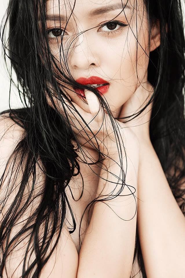 Choáng với nhan sắc bốc lửa của nữ BTV thời sự dám đóng cảnh nóng khi chưa tròn 18 tuổi-9