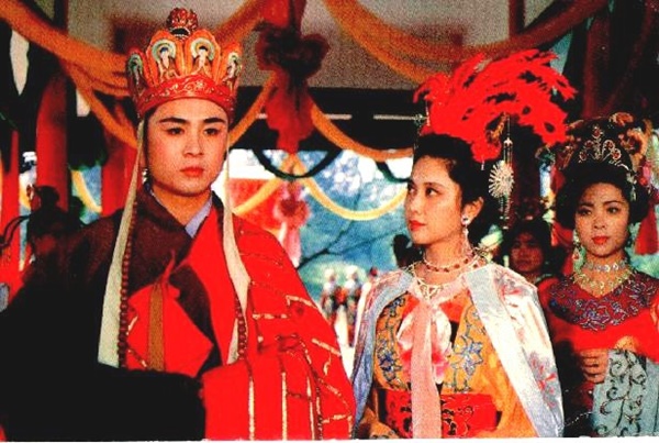 Đường Tăng Từ Thiếu Hoa - người đàn ông đẹp trai nhất Tây Du Ký 1986 ngày ấy giờ chẳng còn là mỹ nam vẫn được hàng trăm người vây quanh-2
