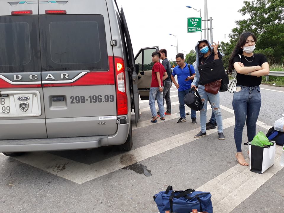 Xe dù treo biển Mỹ Đình - Yên Bái, ném hành lý rồi đuổi khách xuống giữa đường-1