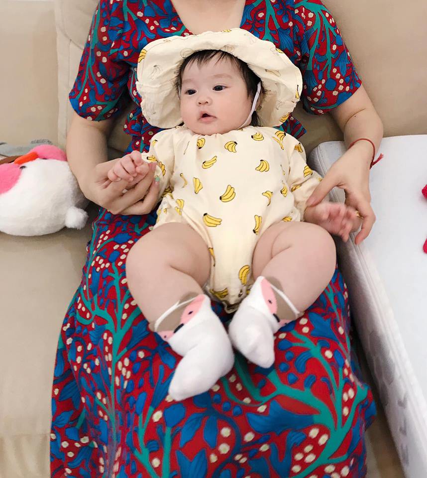 Đi trốn tận resort sang chảnh ở Đà Nẵng, đại gia đình Hằng Túi gây choáng với đội hình 10 thành viên ríu rít xếp hàng-11