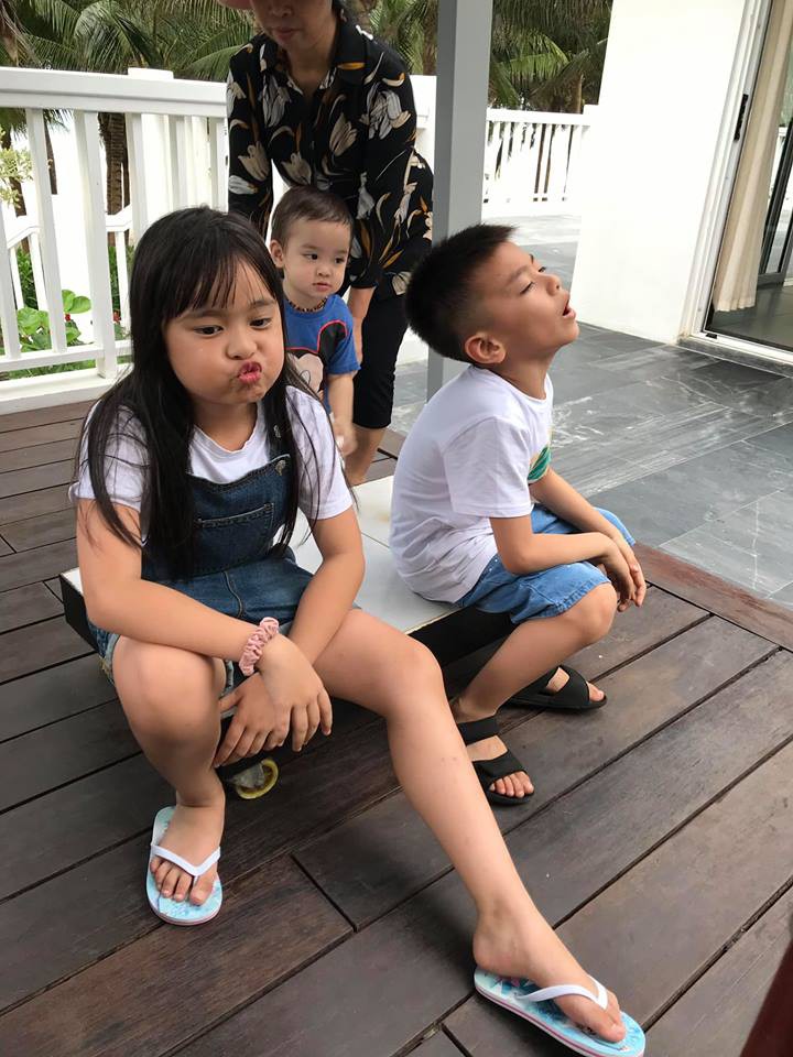 Đi trốn tận resort sang chảnh ở Đà Nẵng, đại gia đình Hằng Túi gây choáng với đội hình 10 thành viên ríu rít xếp hàng-8