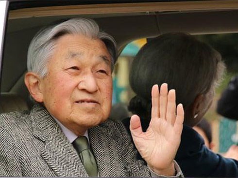 Nhật hoàng Akihito - vị hoàng đế rũ bỏ hình tượng