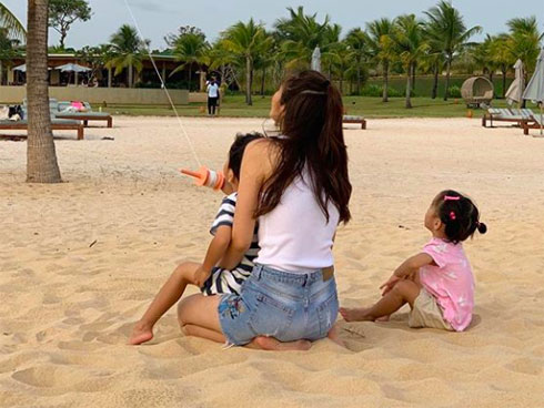 Tăng Thanh Hà phá lệ, liên tục khoe ảnh 2 con nhỏ khi đi du lịch-5