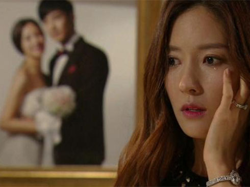 Đi công tác 4 ngày về thấy nắp bồn cầu dựng đứng, tôi điếng người phát hiện ra sự thật khủng khiếp-3