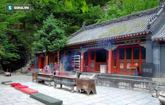 Giai thoại kỳ bí về ngôi miếu kỳ dị nhất TQ: Bên trong mỗi pho tượng là 1 thân người!-1
