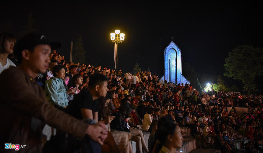 Sa Pa đông nghẹt khách du lịch lúc nửa đêm-3