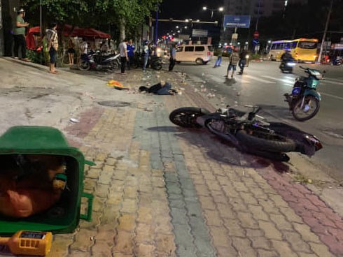 Tông trúng đầu ô tô, thiếu niên 17 tuổi chạy xe phân khối lớn thiệt mạng