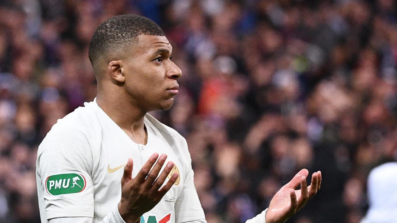 Truyền nhân Quả bóng vàng của Ronaldo và Messi đạp đối thủ ghê rợn, nhận thẻ đỏ ngay lập tức-4