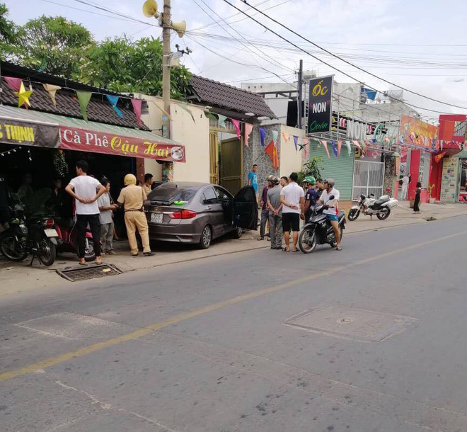 Tài xế nằm sùi bọt mép trong xe sau khi gây tai nạn ở Sài Gòn, nghi phê ma tuý-1