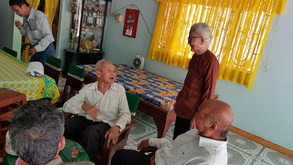 Kiếp này không đến được với nhau thì tui hẹn ông ở kiếp sau - câu nói của bà cụ 93 tuổi sau 65 năm gặp lại mối tình thời thanh xuân khiến nhiều người rưng rưng-4