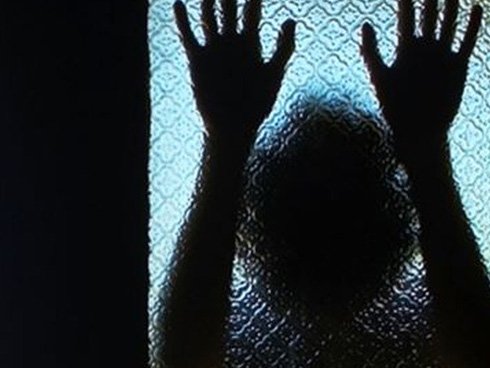 Trà Vinh: Tạm giữ nam thanh niên dụ dỗ quan hệ tình dục với bé gái 12 tuổi 3 lần-1