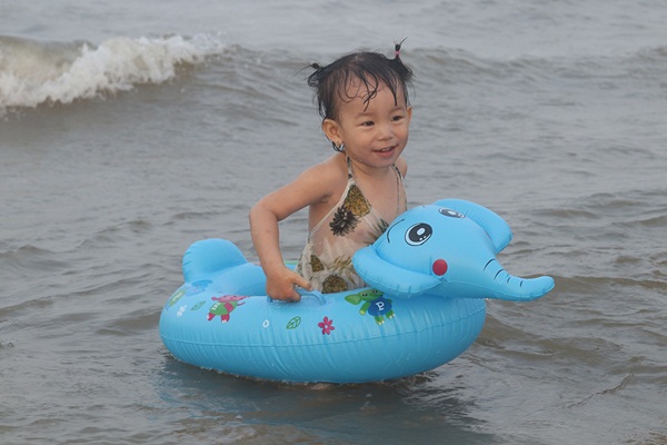 Bãi biển Cửa Lò đốn tim du khách, hút hết hoa khôi ngày lễ-9