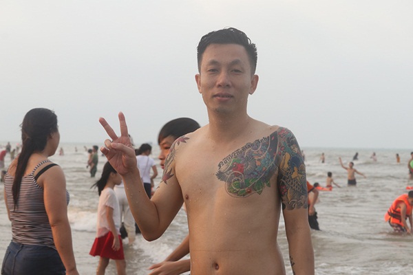 Bãi biển Cửa Lò đốn tim du khách, hút hết hoa khôi ngày lễ-11